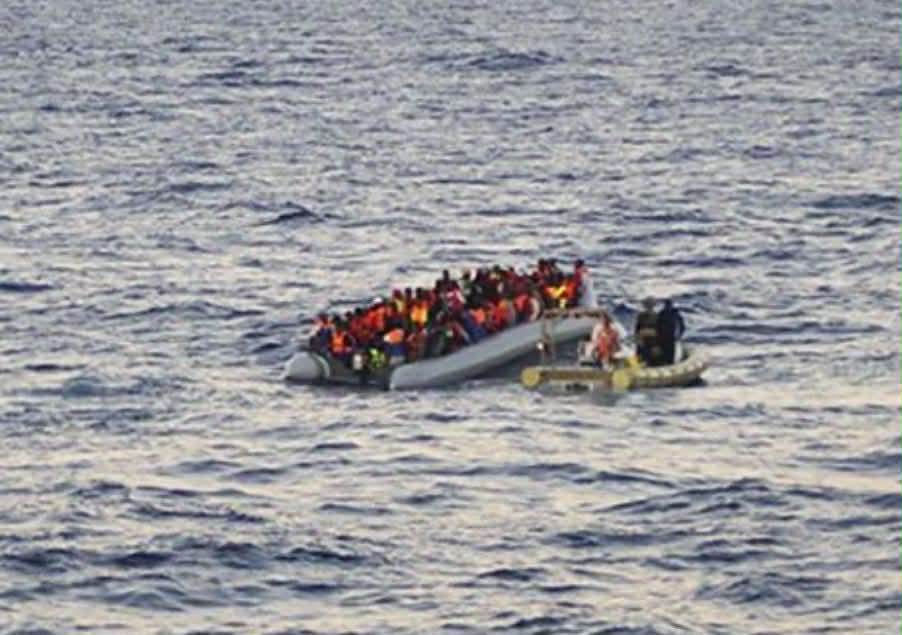 وفاة 14 مصري بعد غرق مركب يقل 34 مهاجرا في سواحل اليونان