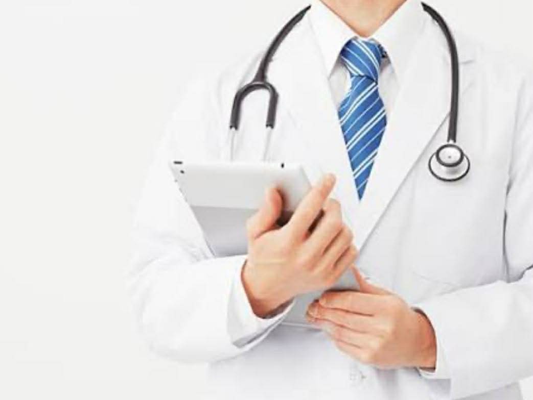 عمادة الأطباء تطالب بتعليق تطبيق الفوترة الإلكترونية في القطاع الطبي