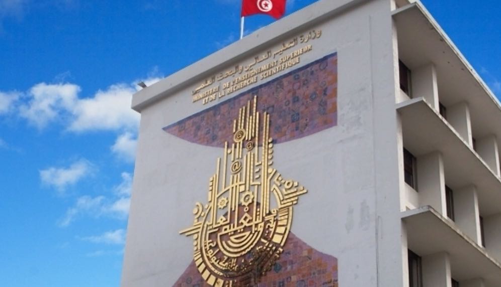 وزارة التعليم العالي تشرع في مراحعة إجراءات انتداب وترقية الأساتذة الباحثين